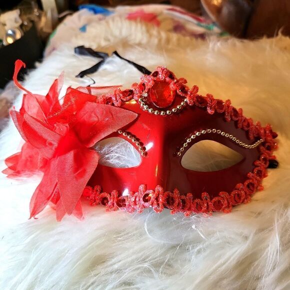 A mask, red and black,brand new! - Picture 3 of 4